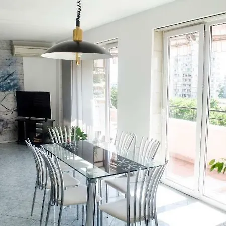 Cozy 2br With Old Town View And Free Street Parking Appartement