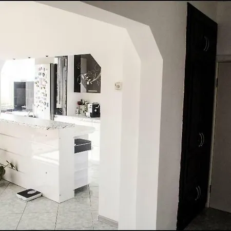 Cozy 2br With Old Town View And Free Street Parking Appartement *