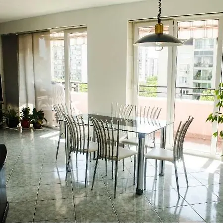 Cozy 2br With Old Town View And Free Street Parking Appartement